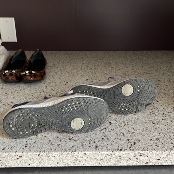 Adidas’s runner size 6.5 - Picture 3 of 3